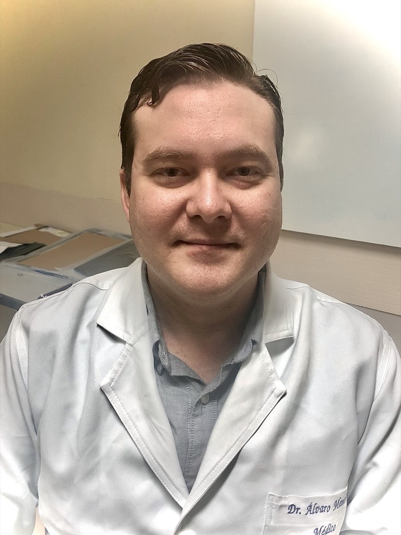 Dr. Álvaro Menezes — Médico Radiologista